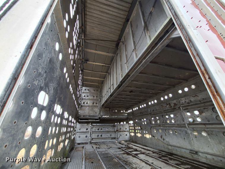 image for item GB9117 1997 Guthrie  livestock trailer