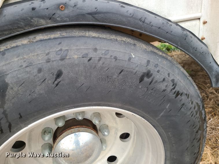 image for item GB9117 1997 Guthrie  livestock trailer