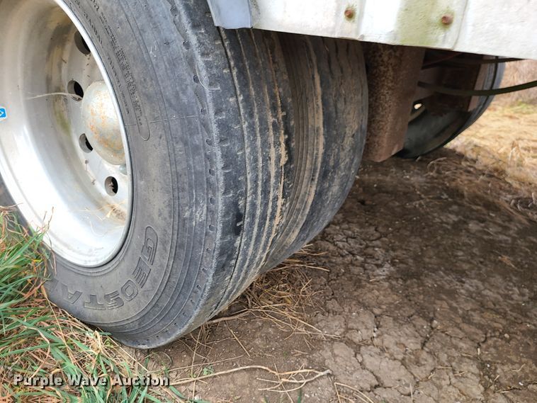 image for item GB9117 1997 Guthrie  livestock trailer