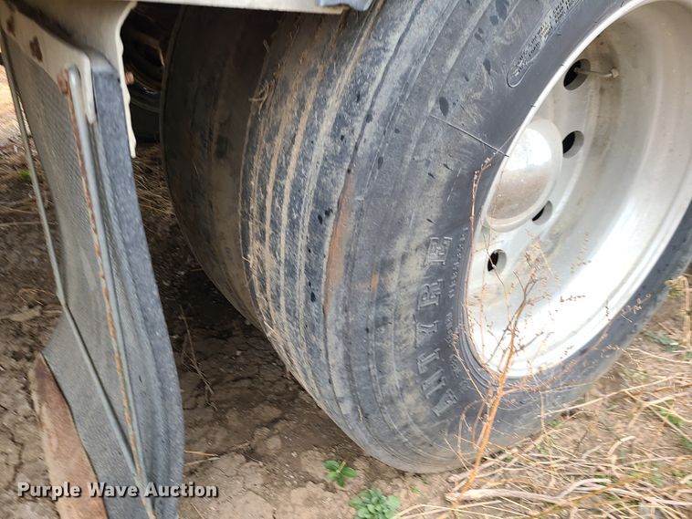 image for item GB9117 1997 Guthrie  livestock trailer