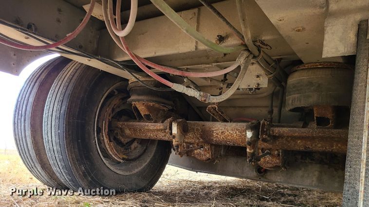 image for item GB9117 1997 Guthrie  livestock trailer