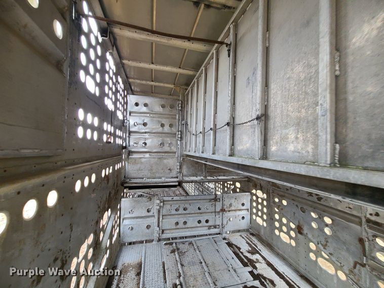 image for item GB9117 1997 Guthrie  livestock trailer