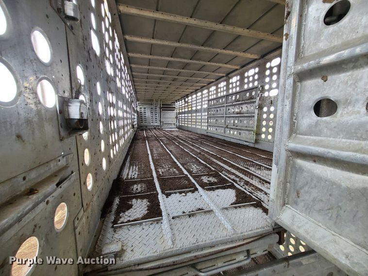 image for item GB9117 1997 Guthrie  livestock trailer