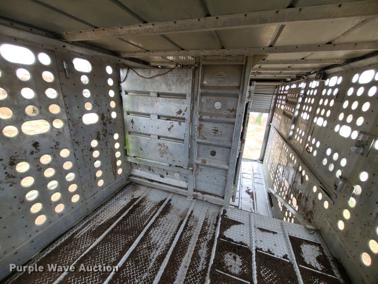 image for item GB9117 1997 Guthrie  livestock trailer