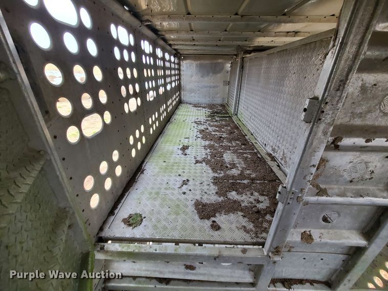 image for item GB9117 1997 Guthrie  livestock trailer