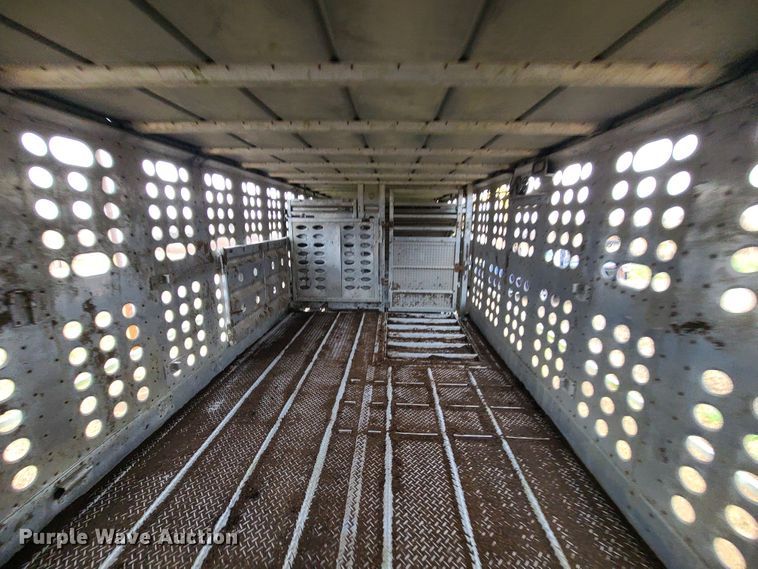 image for item GB9117 1997 Guthrie  livestock trailer