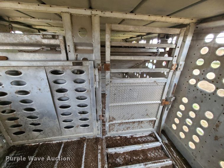 image for item GB9117 1997 Guthrie  livestock trailer