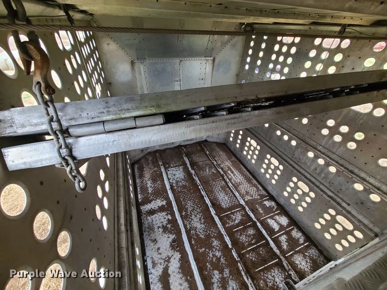 image for item GB9117 1997 Guthrie  livestock trailer