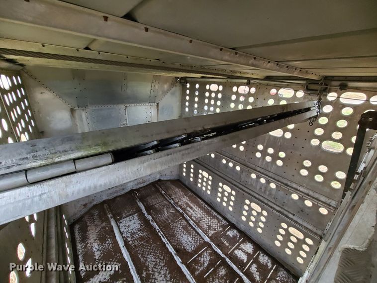 image for item GB9117 1997 Guthrie  livestock trailer