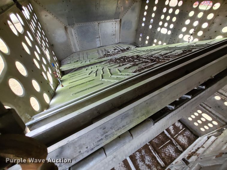 image for item GB9117 1997 Guthrie  livestock trailer