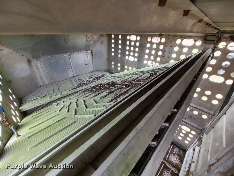 image for item GB9117 1997 Guthrie  livestock trailer