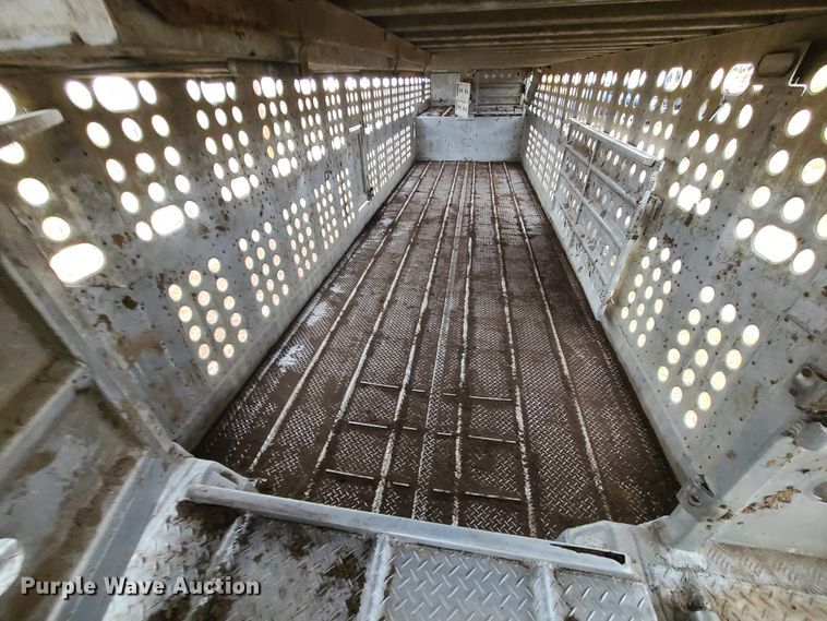 image for item GB9117 1997 Guthrie  livestock trailer