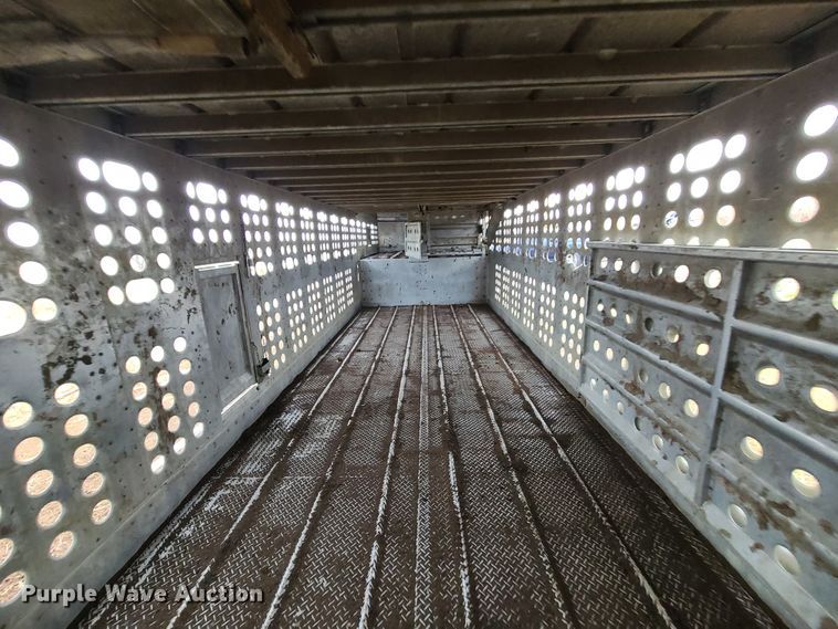 image for item GB9117 1997 Guthrie  livestock trailer