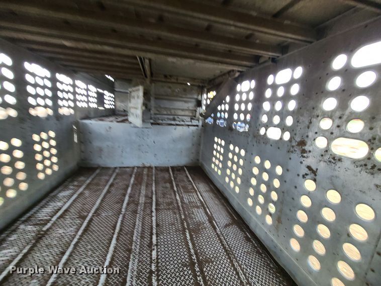 image for item GB9117 1997 Guthrie  livestock trailer