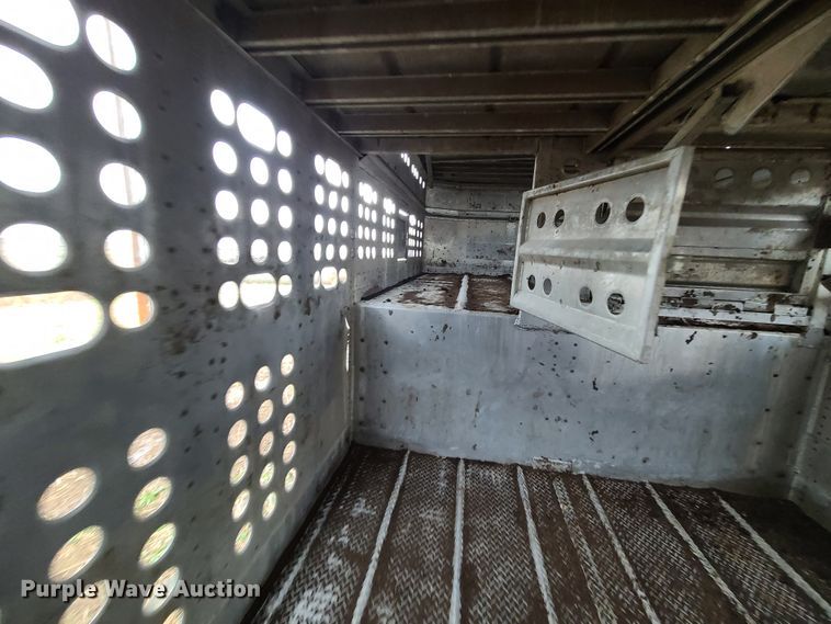 image for item GB9117 1997 Guthrie  livestock trailer