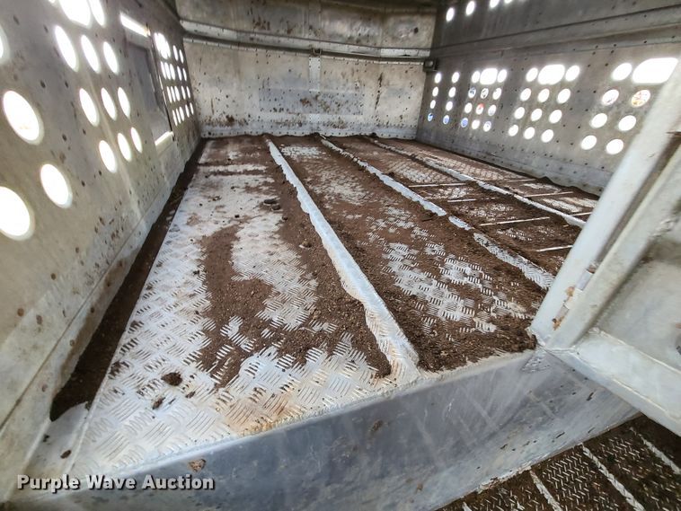 image for item GB9117 1997 Guthrie  livestock trailer