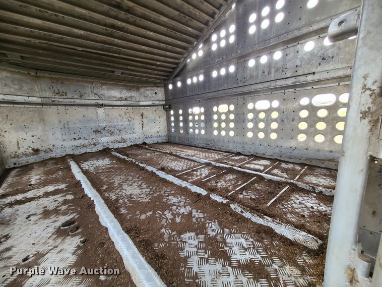 image for item GB9117 1997 Guthrie  livestock trailer