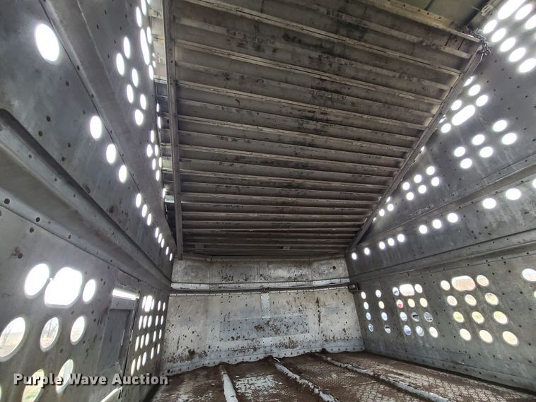 image for item GB9117 1997 Guthrie  livestock trailer