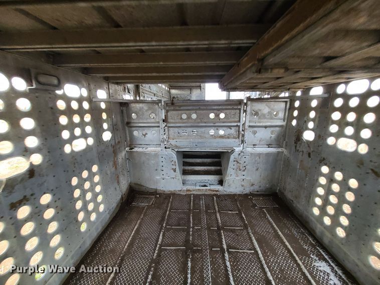 image for item GB9117 1997 Guthrie  livestock trailer