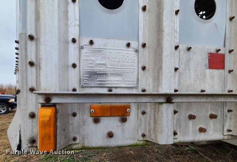 image for item GB9117 1997 Guthrie  livestock trailer
