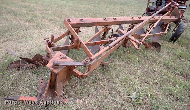 image for item IC9589 Allis Chalmers  six bottom plow