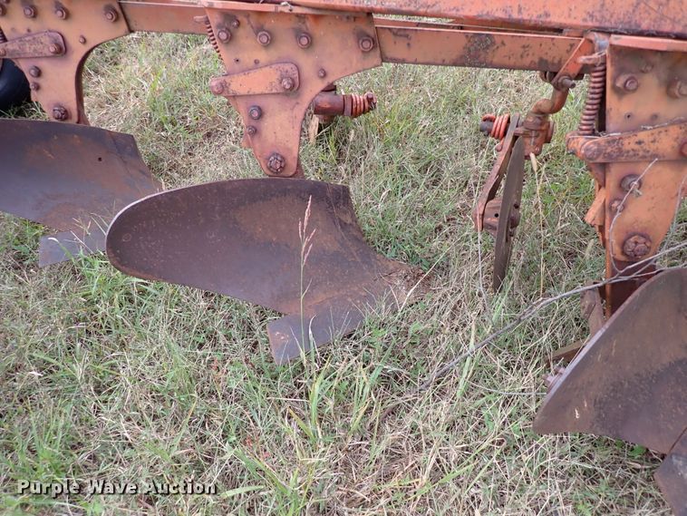 image for item IC9589 Allis Chalmers  six bottom plow
