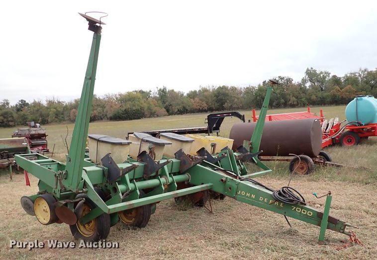 image for item IC9599 John Deere 7000  planter