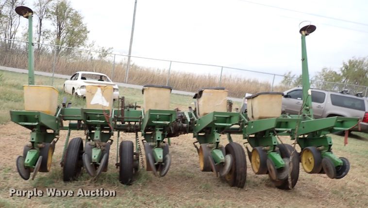 image for item IC9599 John Deere 7000  planter