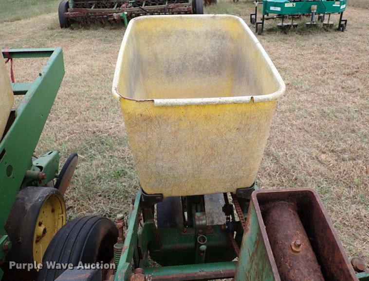 image for item IC9599 John Deere 7000  planter