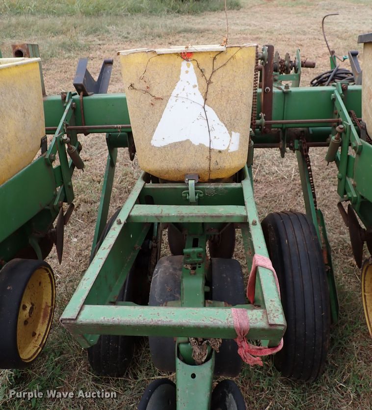 image for item IC9599 John Deere 7000  planter