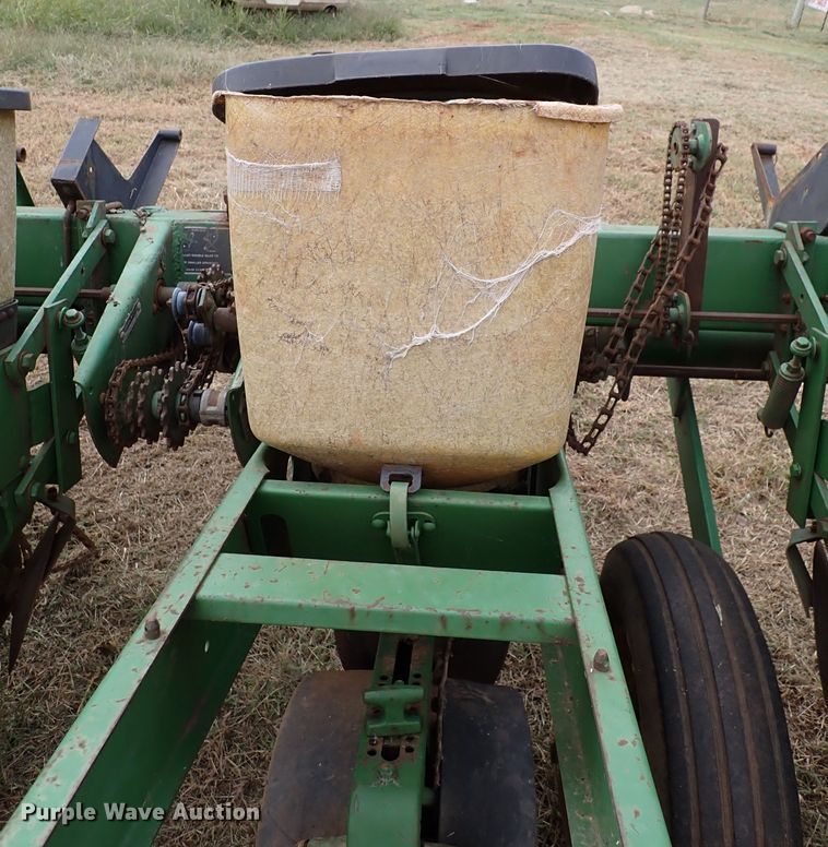 image for item IC9599 John Deere 7000  planter
