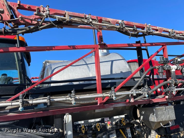 image for item ID9551 2011 Case IH Patriot 3330  sprayer