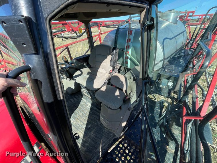 image for item ID9551 2011 Case IH Patriot 3330  sprayer