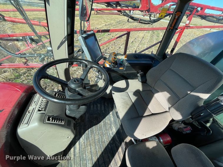 image for item ID9551 2011 Case IH Patriot 3330  sprayer