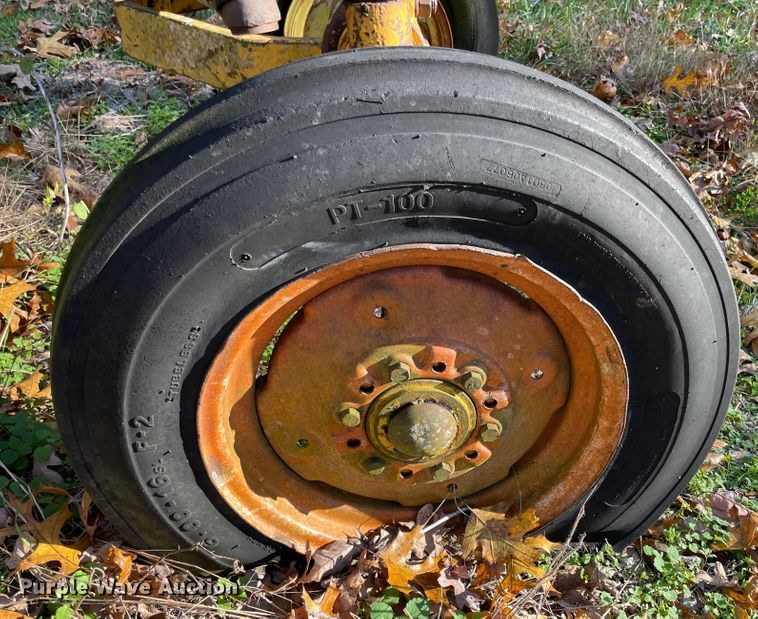 image for item ID9554 1964 Minneapolis Moline M602  tractor