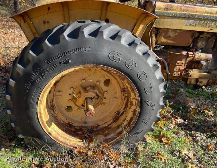 image for item ID9554 1964 Minneapolis Moline M602  tractor