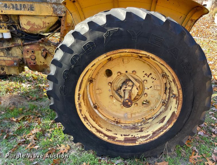 image for item ID9554 1964 Minneapolis Moline M602  tractor