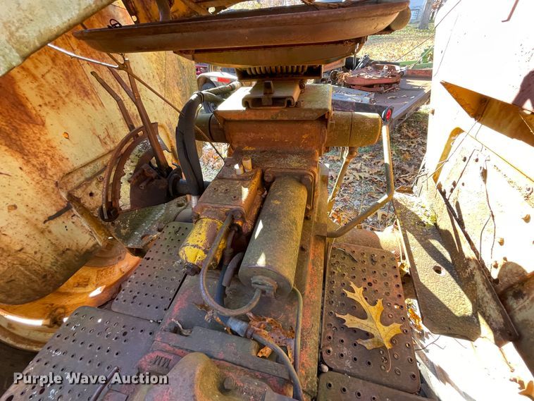 image for item ID9557 1960 Minneapolis Moline M5  tractor