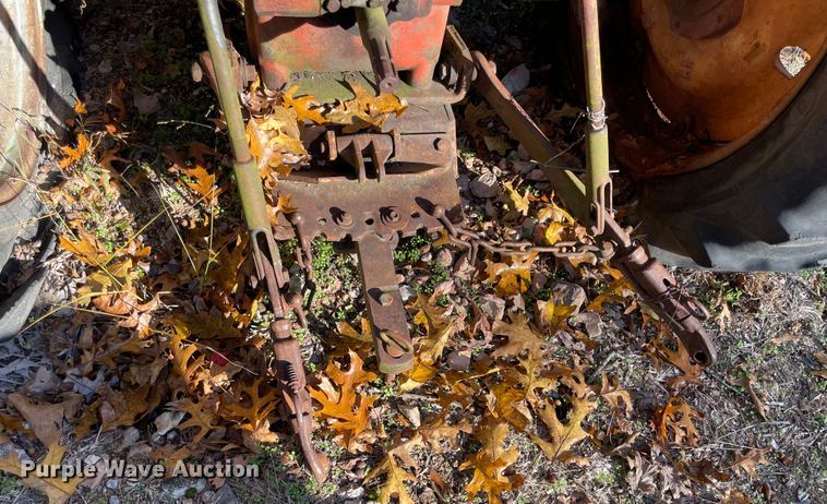 image for item ID9557 1960 Minneapolis Moline M5  tractor