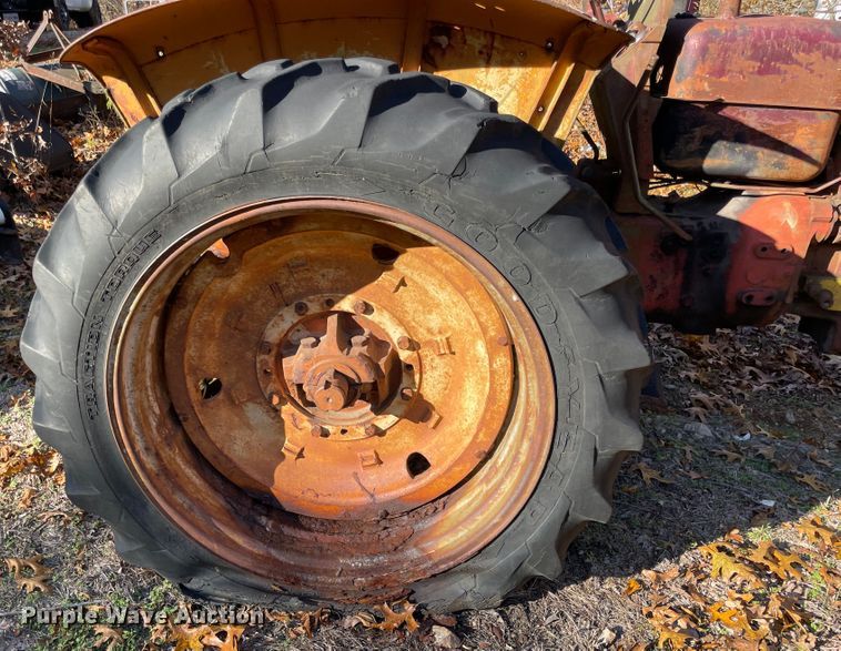 image for item ID9557 1960 Minneapolis Moline M5  tractor