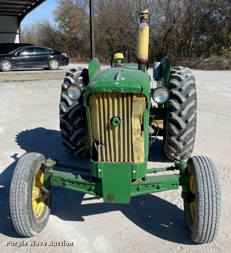 image for item ID9565 1963 John Deere 1010  tractor