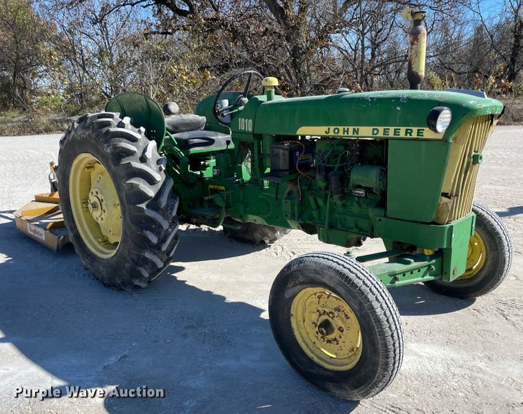 image for item ID9565 1963 John Deere 1010  tractor