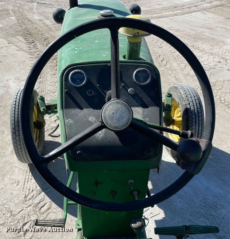 image for item ID9565 1963 John Deere 1010  tractor