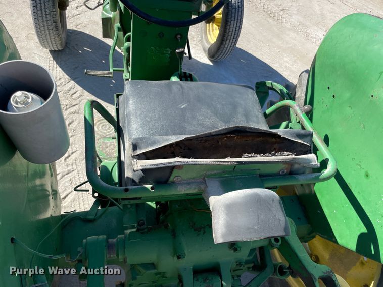 image for item ID9565 1963 John Deere 1010  tractor