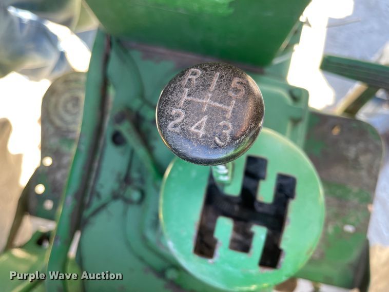 image for item ID9565 1963 John Deere 1010  tractor