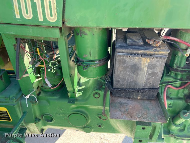 image for item ID9565 1963 John Deere 1010  tractor