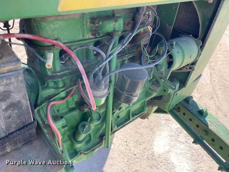 image for item ID9565 1963 John Deere 1010  tractor