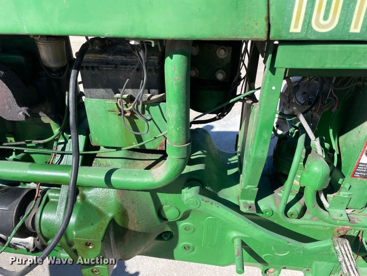 image for item ID9565 1963 John Deere 1010  tractor