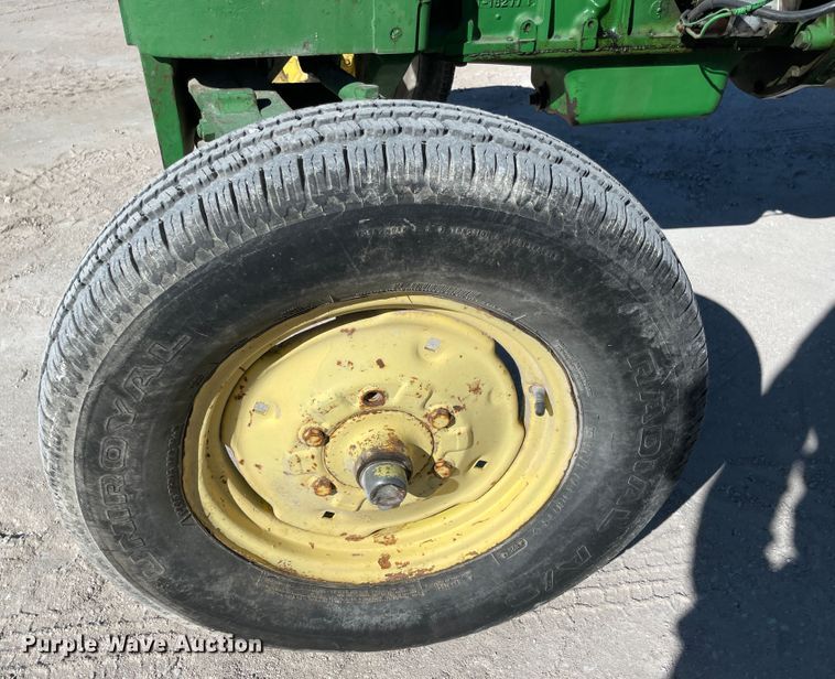 image for item ID9565 1963 John Deere 1010  tractor