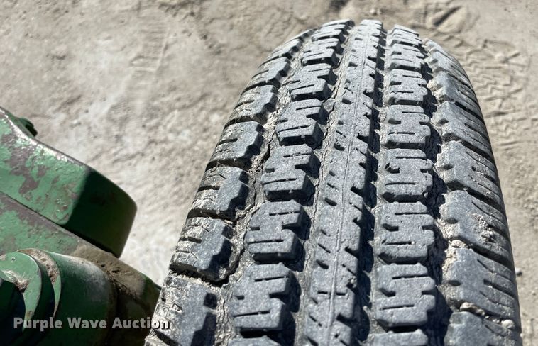 image for item ID9565 1963 John Deere 1010  tractor